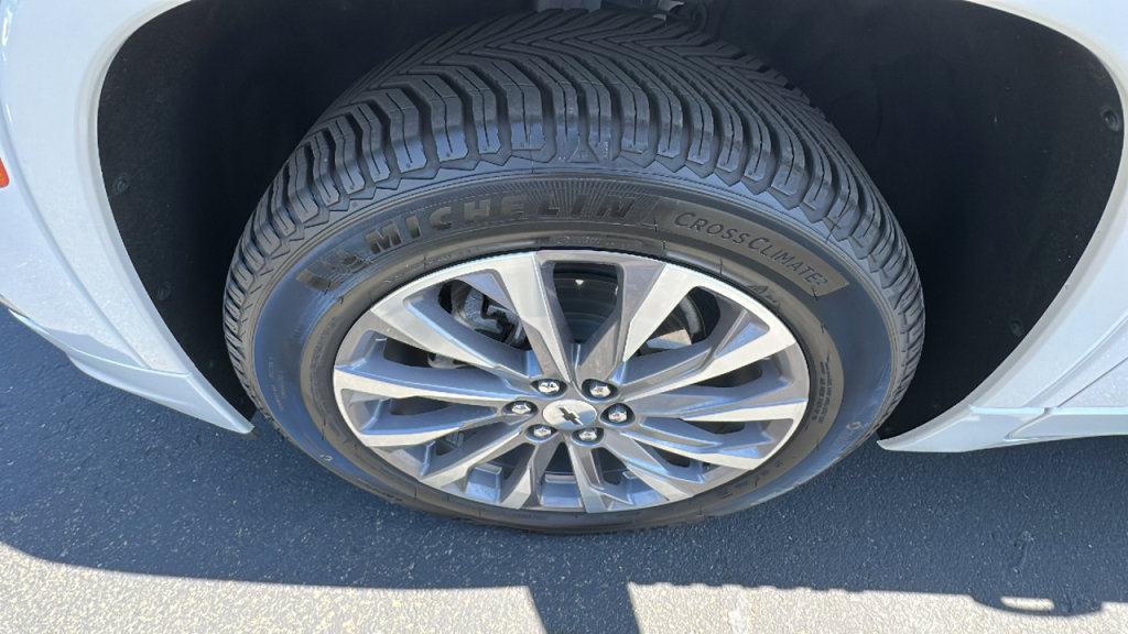 Used 2023 Chevrolet Traverse Premier image 9