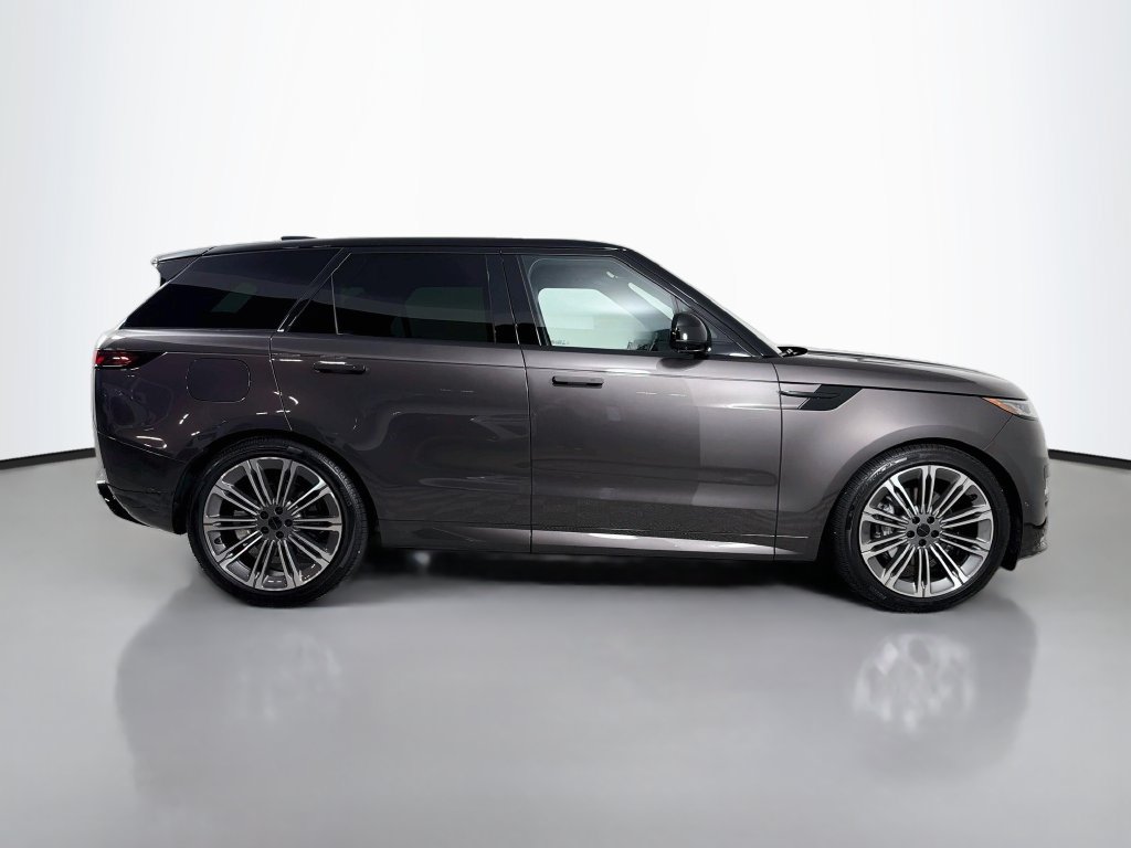 Used 2026 Land Rover Range Rover Sport Dynamic SE AWD/4WD image 4