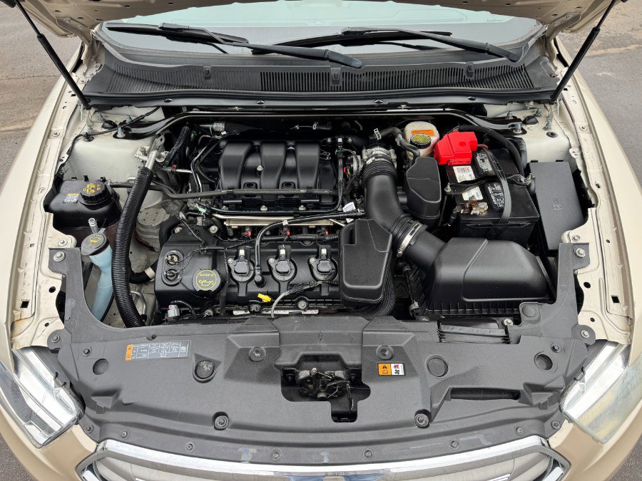 Used 2017 Ford Taurus SE image 22