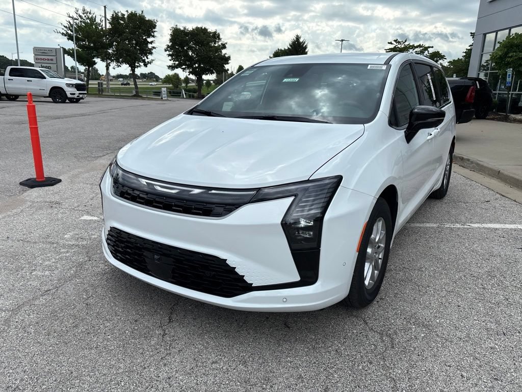 New 2027 Chrysler Pacifica Select FWD image 12