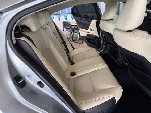 Used 2022 Lexus ES 300h w/ Premium Package image 23