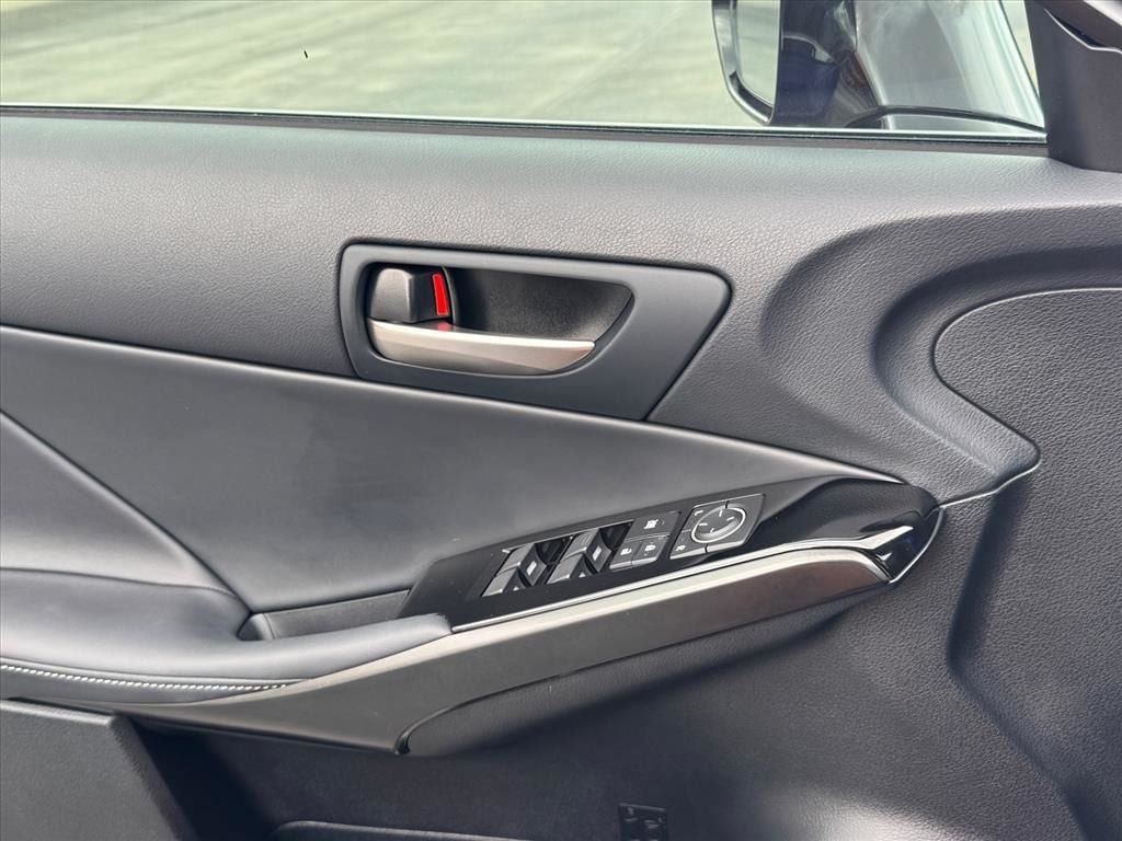 Used 2025 Lexus IS 350 F Sport RWD image 28