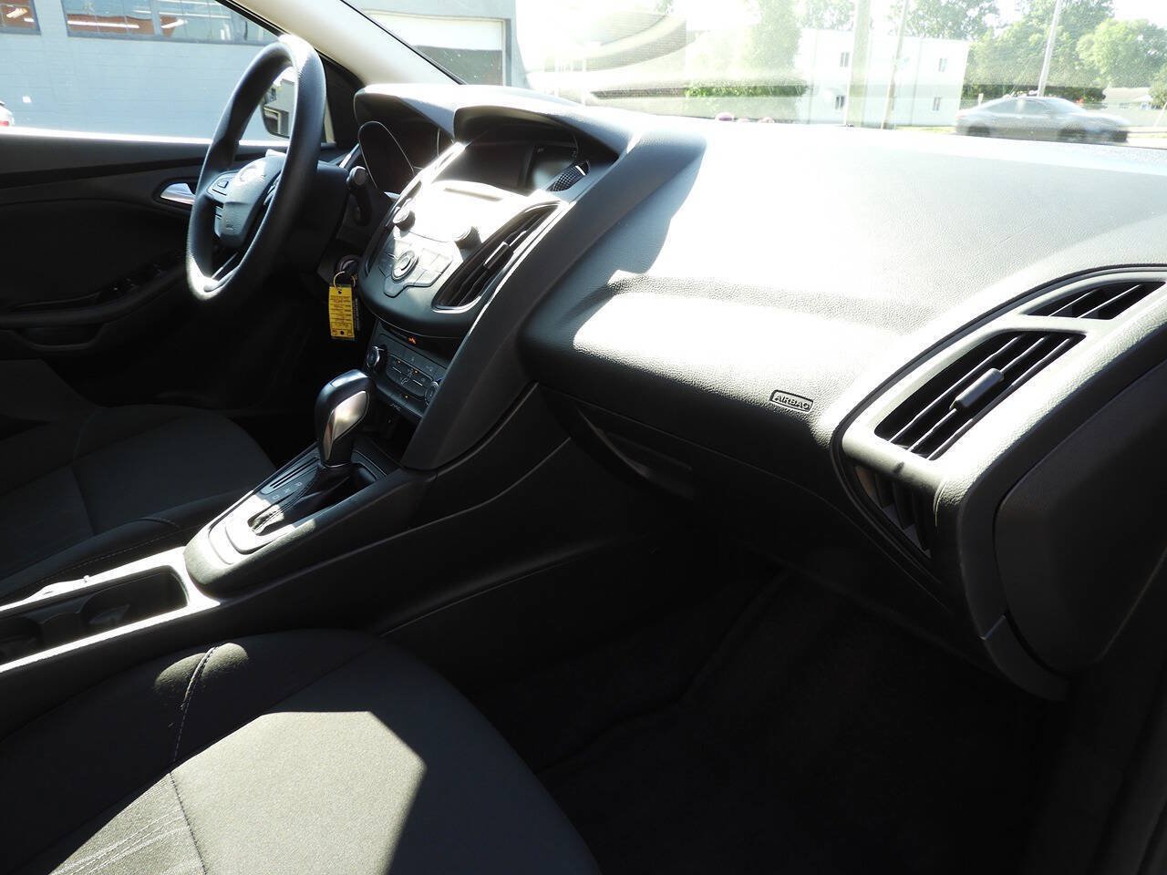 Used 2016 Ford Focus SE FWD image 29