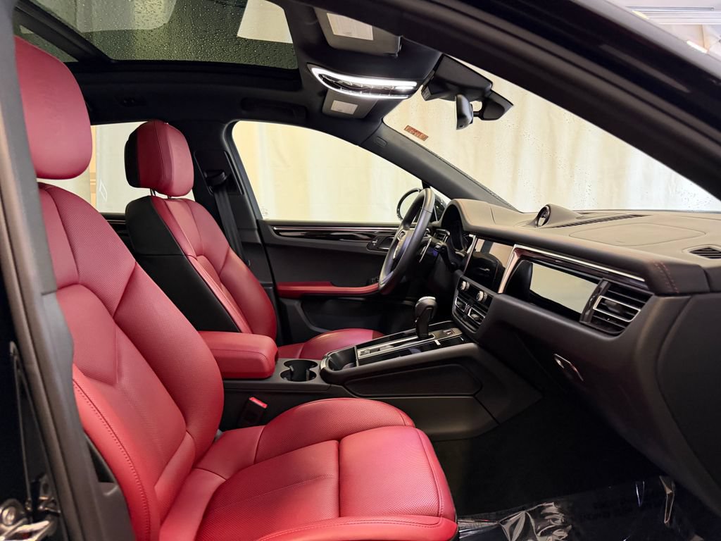 Certified 2026 Porsche Macan AWD/4WD image 16