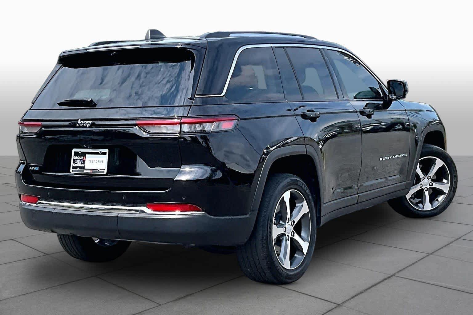 Used 2022 Jeep Grand Cherokee Limited 4xe w/ Luxury Tech Group II AWD/4WD image 13