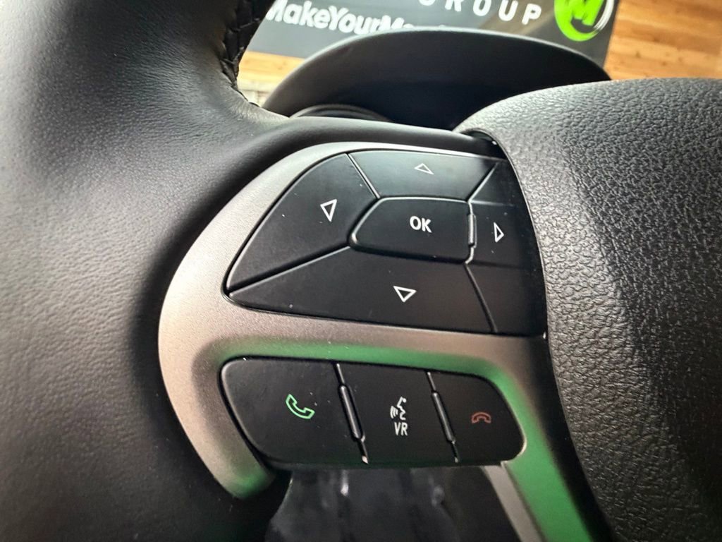 Used 2018 Jeep Grand Cherokee Laredo image 22