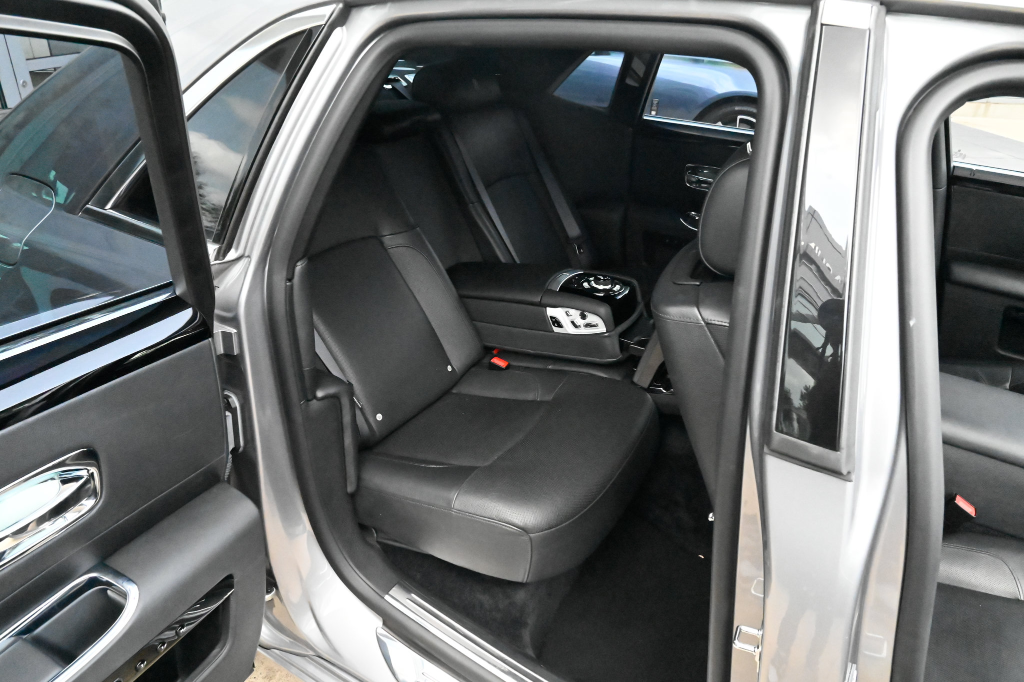 Used 2013 Rolls-Royce Ghost RWD image 22