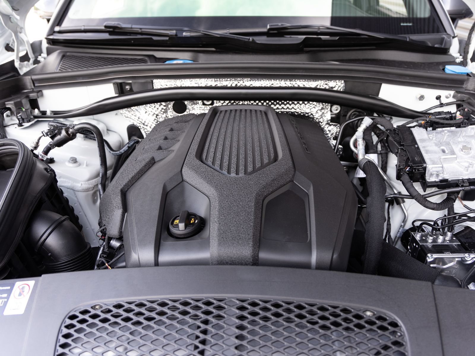 New 2026 Porsche Macan Turbo AWD/4WD image 37