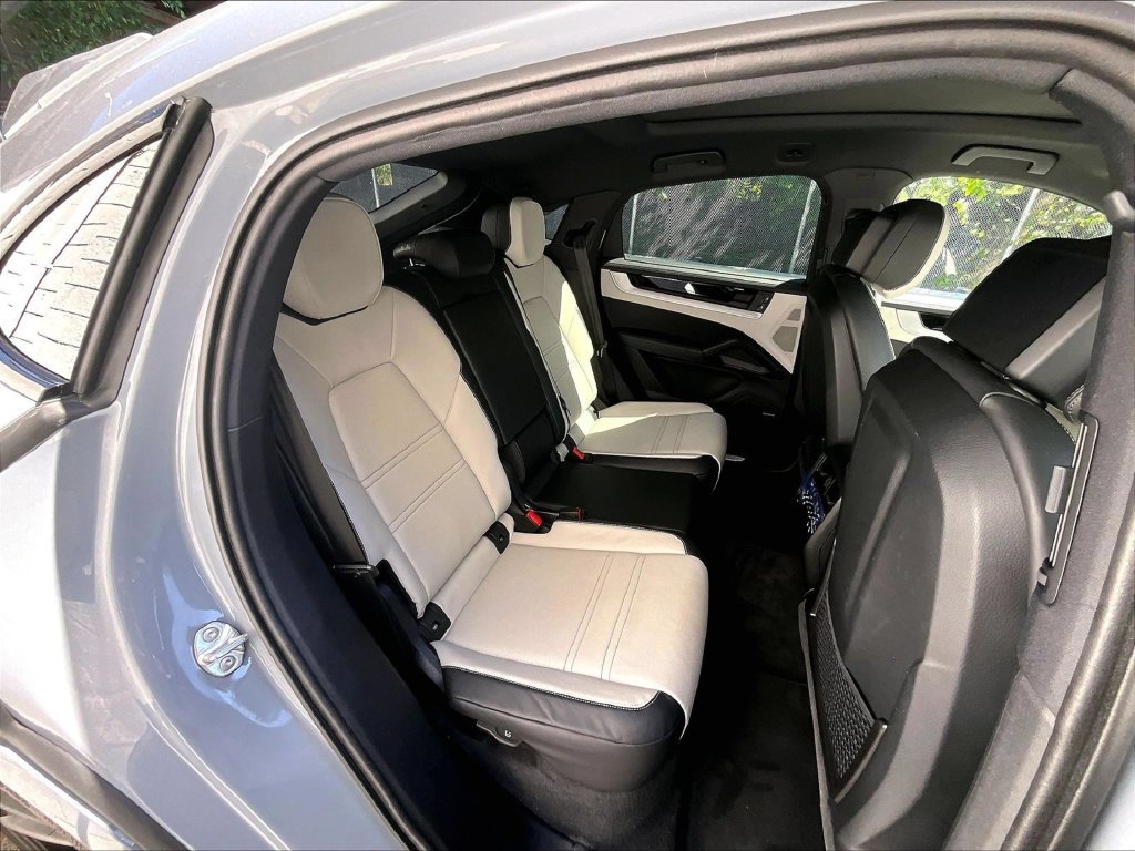 Certified 2025 Porsche Cayenne E-Hybrid Coupe AWD/4WD image 21