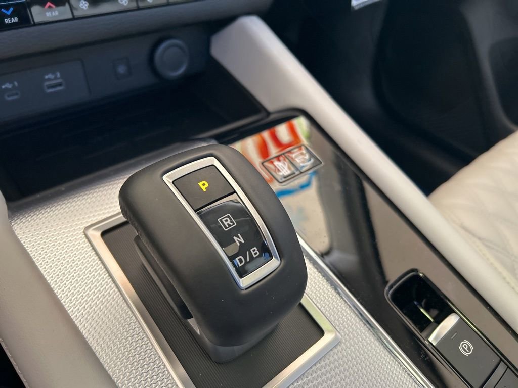 New 2025 Mitsubishi Outlander SEL image 8