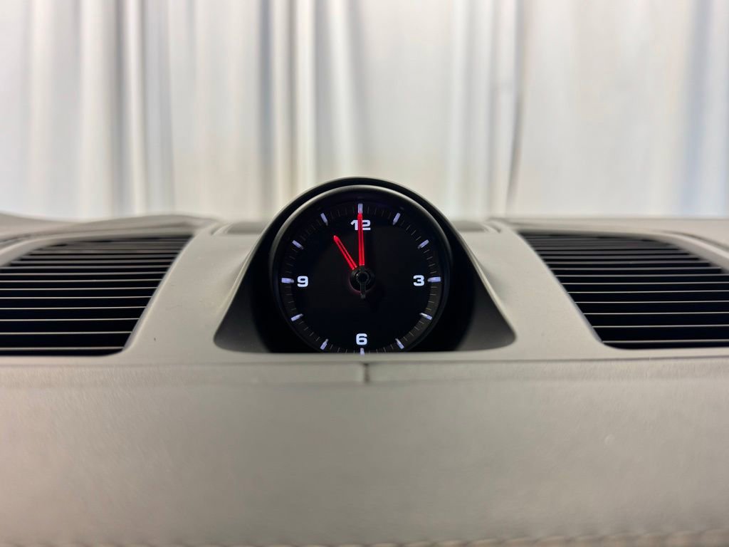 Certified 2023 Porsche Cayenne Platinum Edition image 28