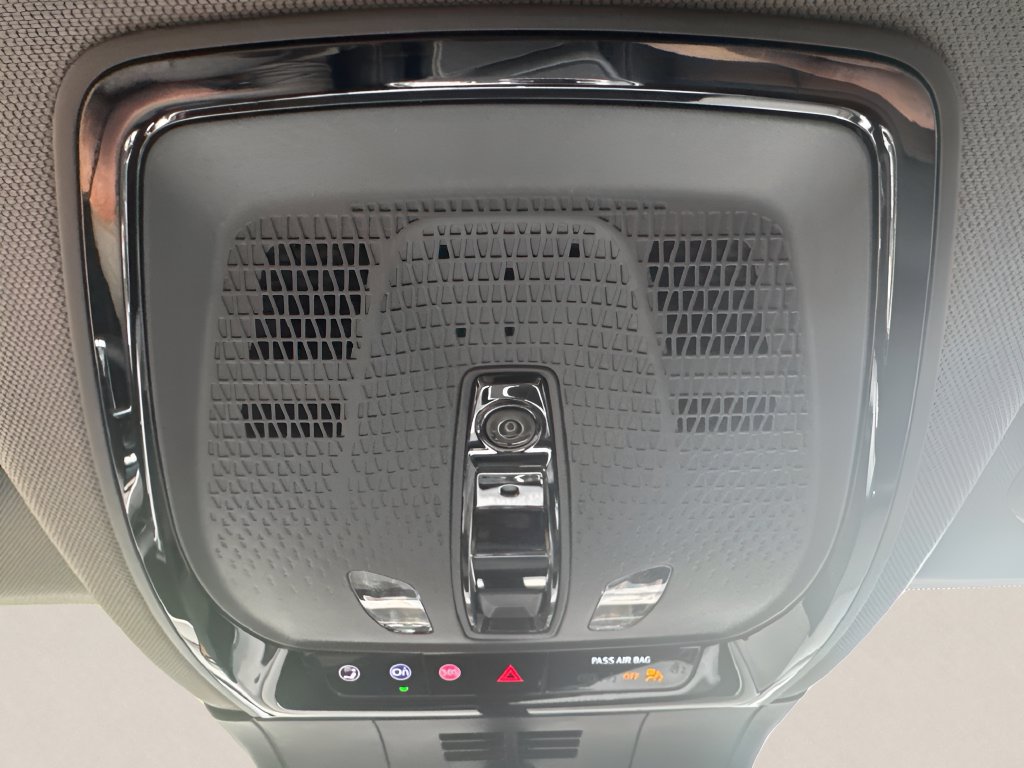 Used 2025 Cadillac Optiq Luxury 2 w/ LPO, Floor Liner Package AWD/4WD image 32