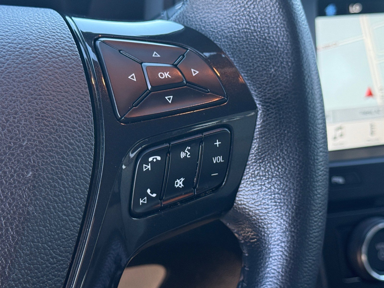 Used 2018 Ford Explorer XLT w/ Equipment Group 202A image 15
