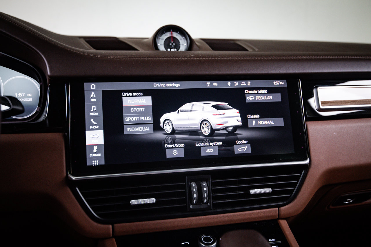Used 2020 Porsche Cayenne Turbo AWD/4WD image 18