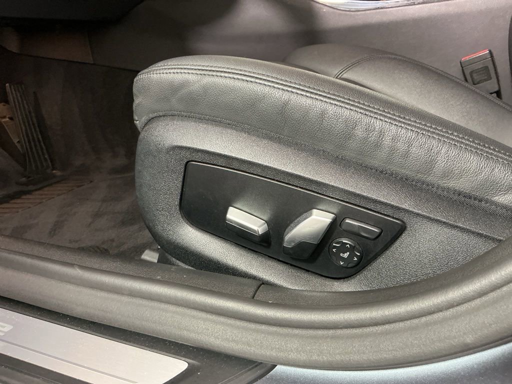 Used 2018 BMW 530e w/ Premium Package 2 image 20