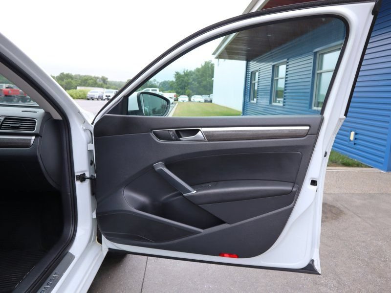 Used 2017 Volkswagen Passat 1.8T SE FWD image 23