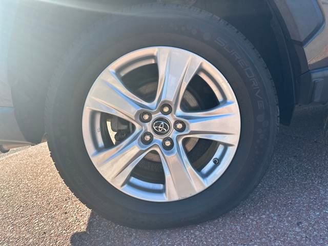 Used 2019 Toyota RAV4 LE w/ Carpet Mat Package image 28