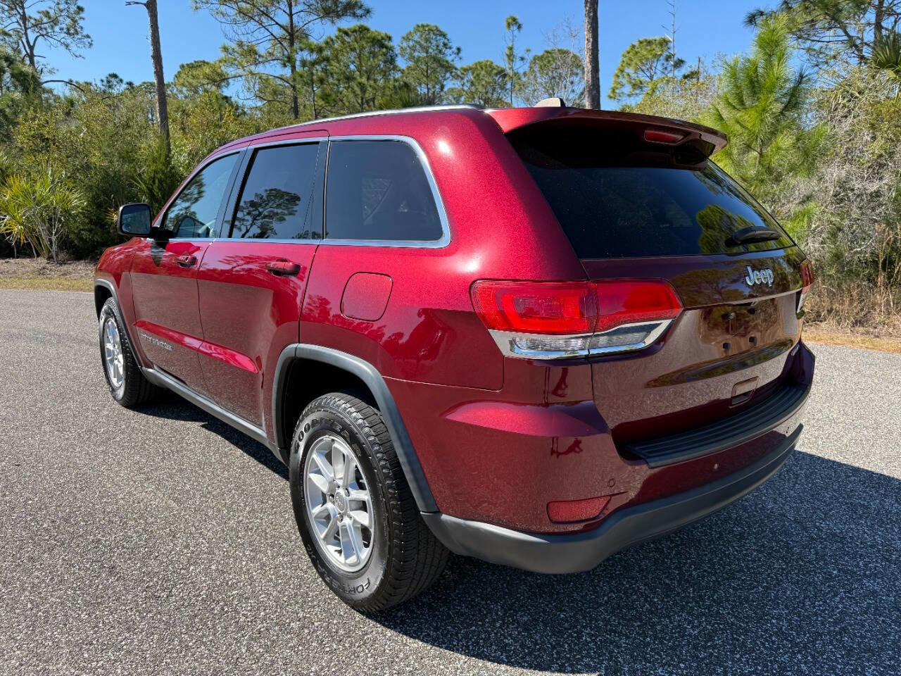 Used 2019 Jeep Grand Cherokee Laredo image 3