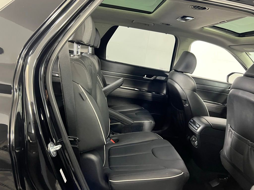 Used 2023 Hyundai Palisade Limited w/ Winter Package image 31