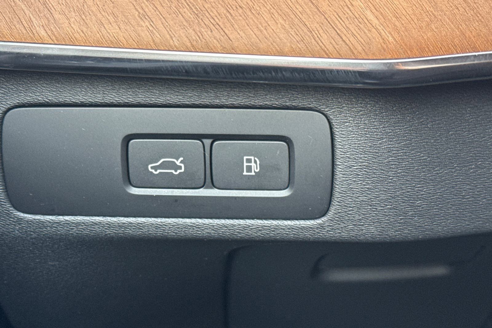 Used 2023 Volvo XC90 T8 Plus w/ Protection Package Premier image 30