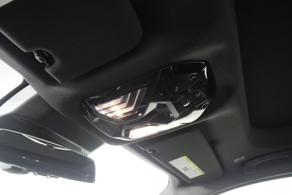 Used 2025 BMW i7 eDrive50 image 21