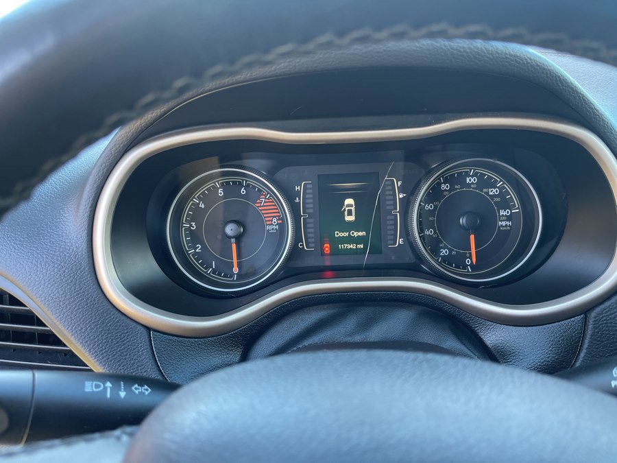 Used 2016 Jeep Cherokee Latitude image 32