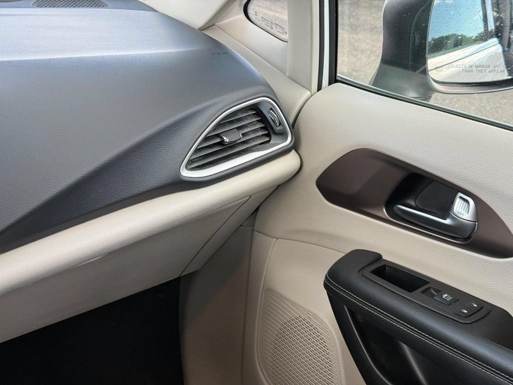 Certified 2023 Chrysler Voyager LX FWD image 13