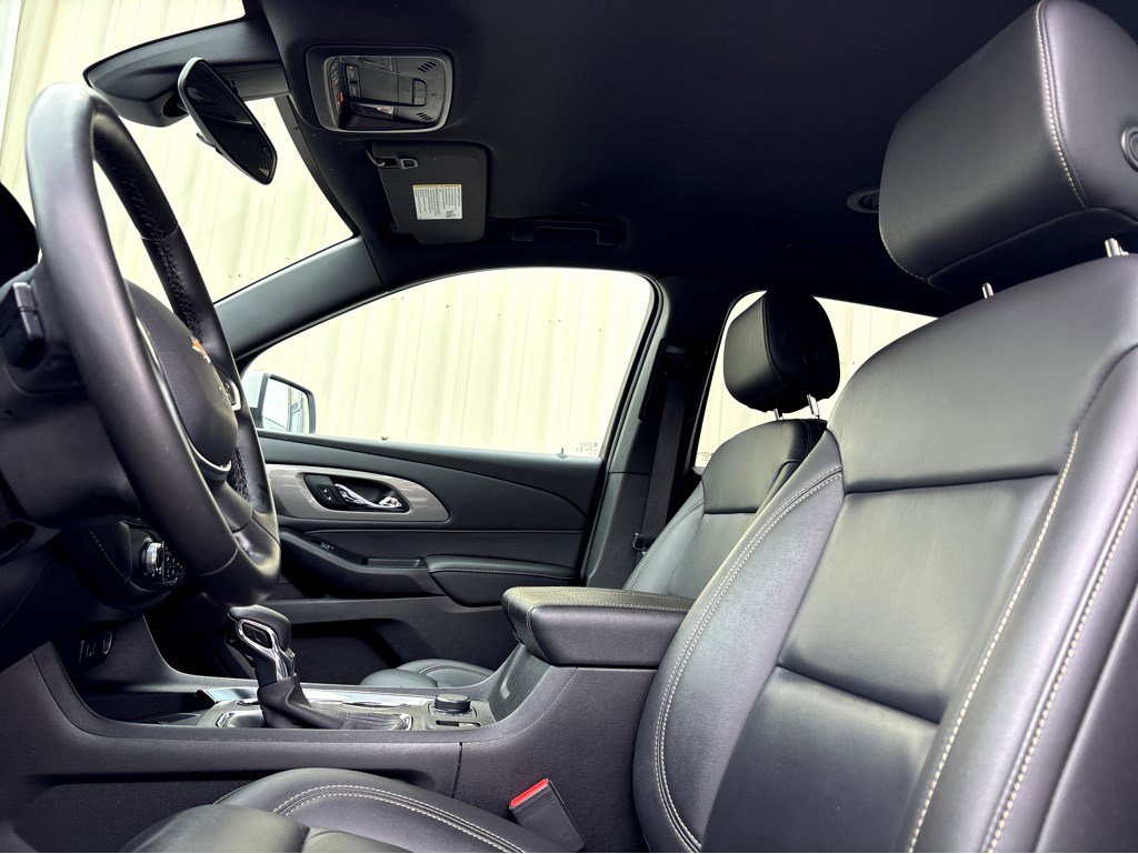 Used 2023 Chevrolet Traverse LT FWD image 13