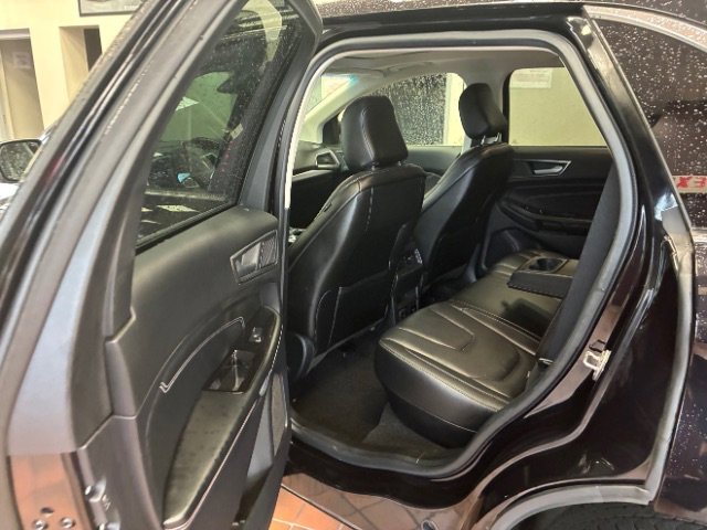 Used 2020 Ford Edge Titanium AWD/4WD image 25