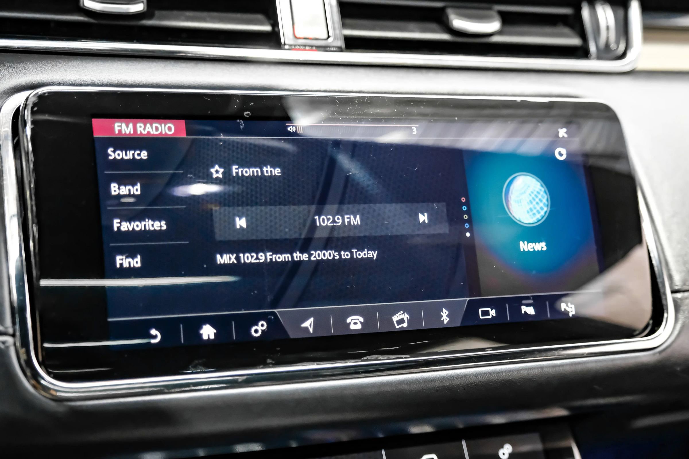 Used 2020 Land Rover Range Rover Evoque R-Dynamic SE image 44