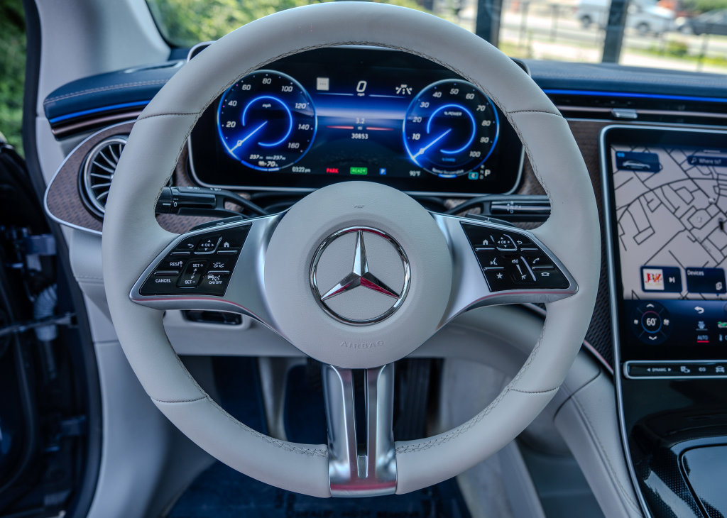 Used 2023 Mercedes-Benz EQE 350+ 4MATIC Sedan w/ Exclusive Trim Package image 5