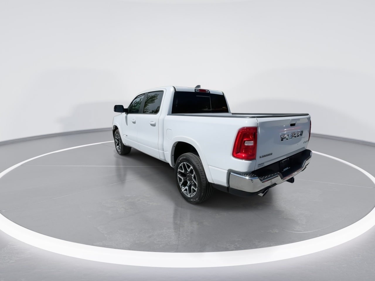 Used 2025 RAM 1500 Laramie AWD/4WD image 14