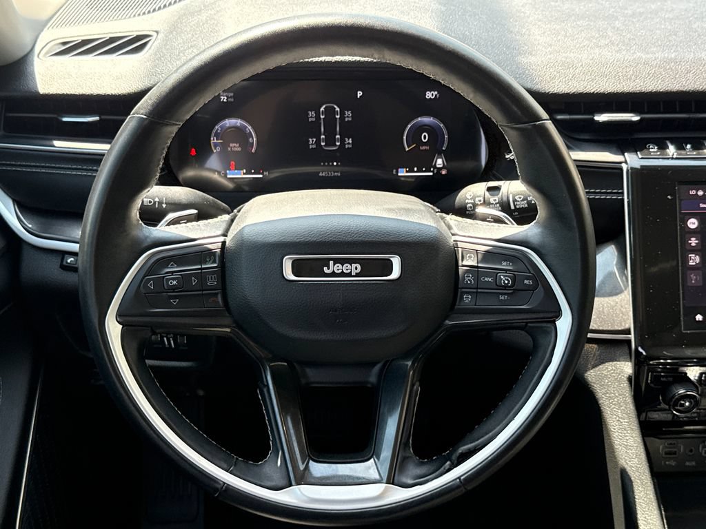 Used 2022 Jeep Grand Cherokee Laredo w/ Luxury Tech Group I RWD image 15