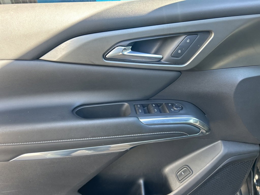 Used 2025 Chevrolet Traverse LT image 7