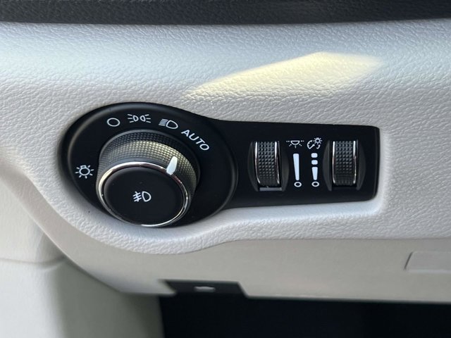 Certified 2021 Chrysler Pacifica Touring-L w/ Uconnect Theater Family Group FWD image 20