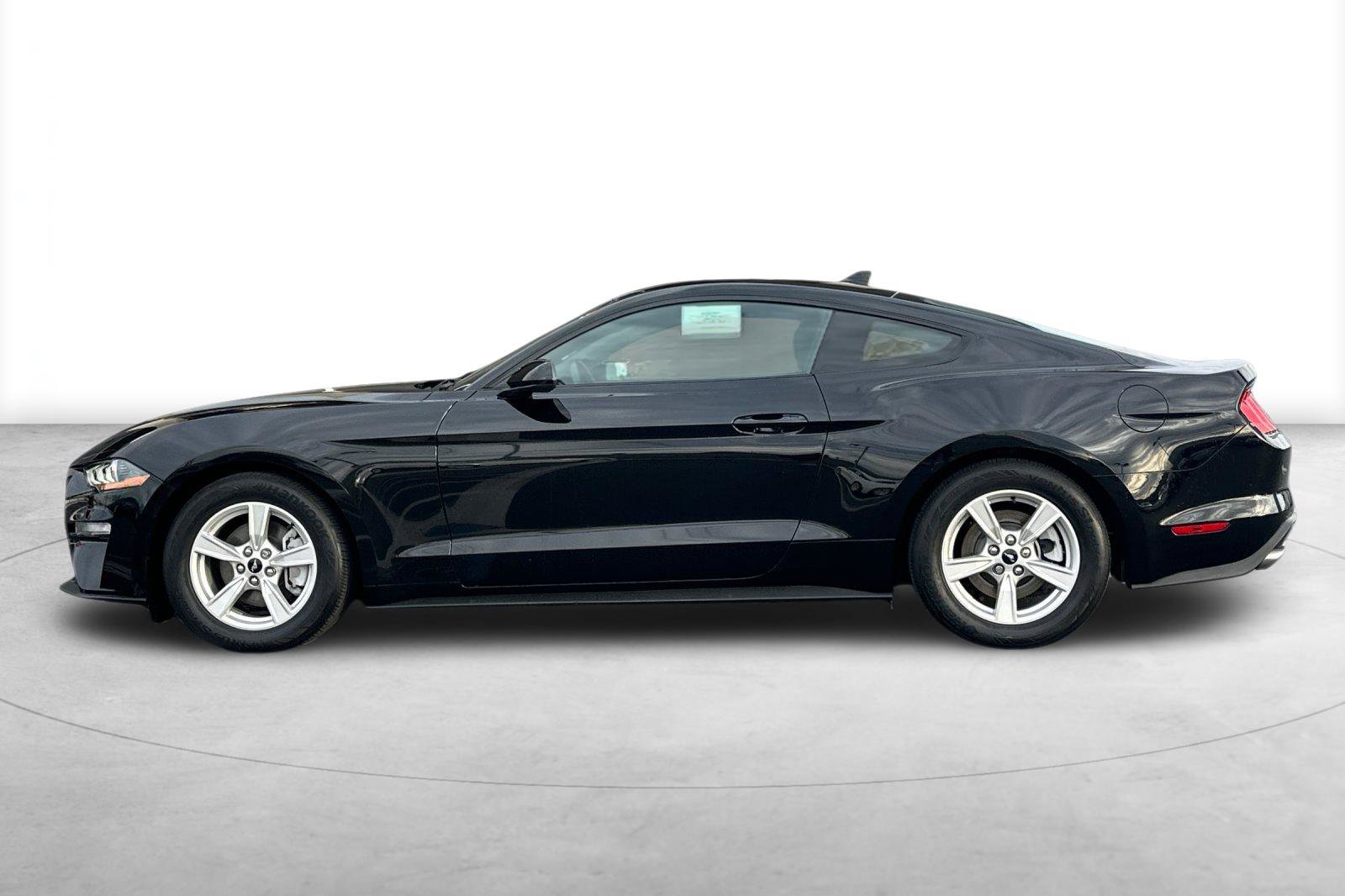 Used 2022 Ford Mustang Coupe RWD image 3