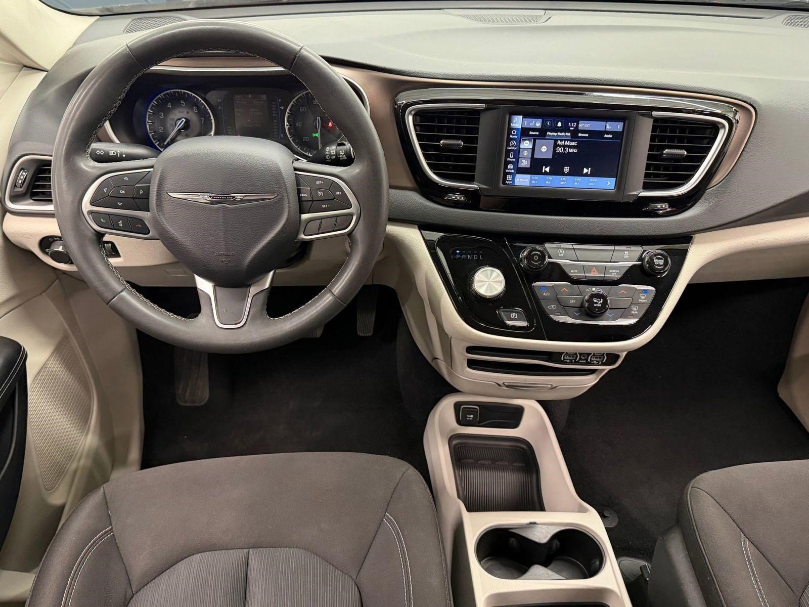 Used 2023 Chrysler Voyager LX image 23