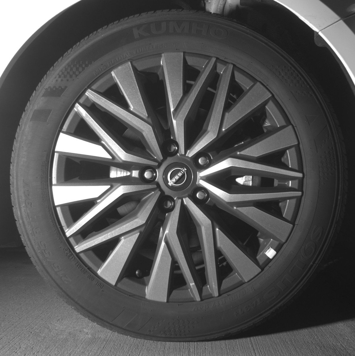 Used 2025 Nissan Altima 2.5 SV FWD image 13