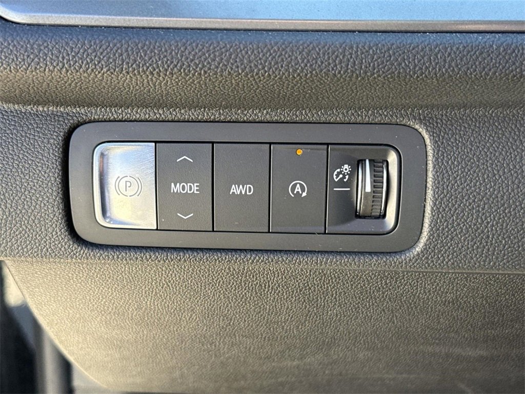 Used 2024 Chevrolet Traverse LT image 16