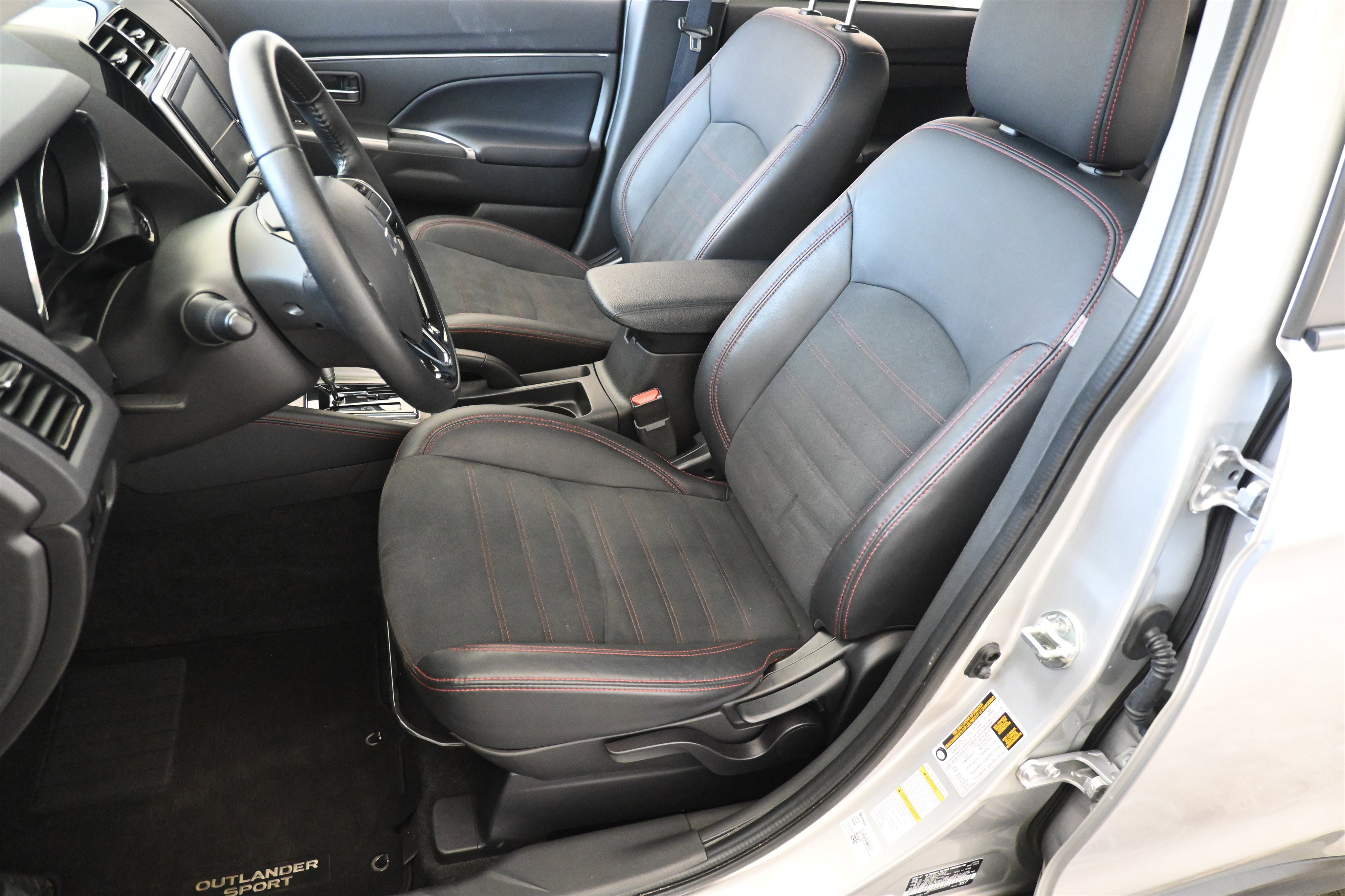 Used 2023 Mitsubishi Outlander Sport SE image 16