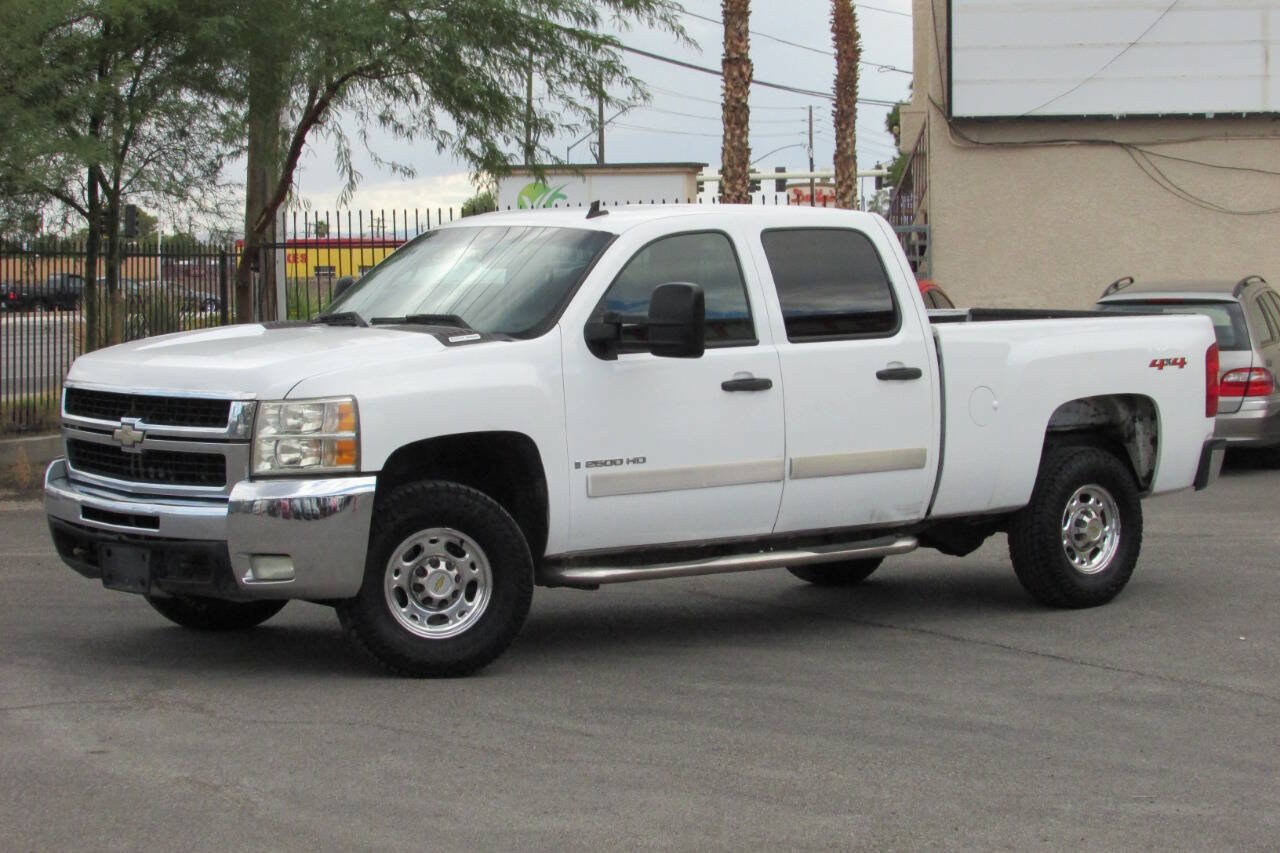 Used 2007 Chevrolet Silverado 2500 LT w/ 2LT Convenience Package AWD/4WD image 3