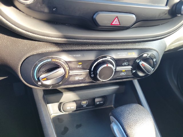 Used 2024 Kia Soul LX w/ LX Technology Package FWD image 32