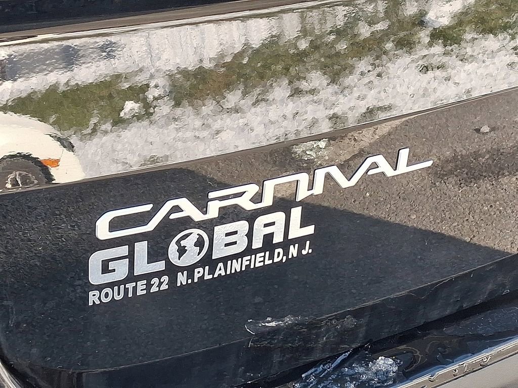 Used 2024 Kia Carnival LX image 31