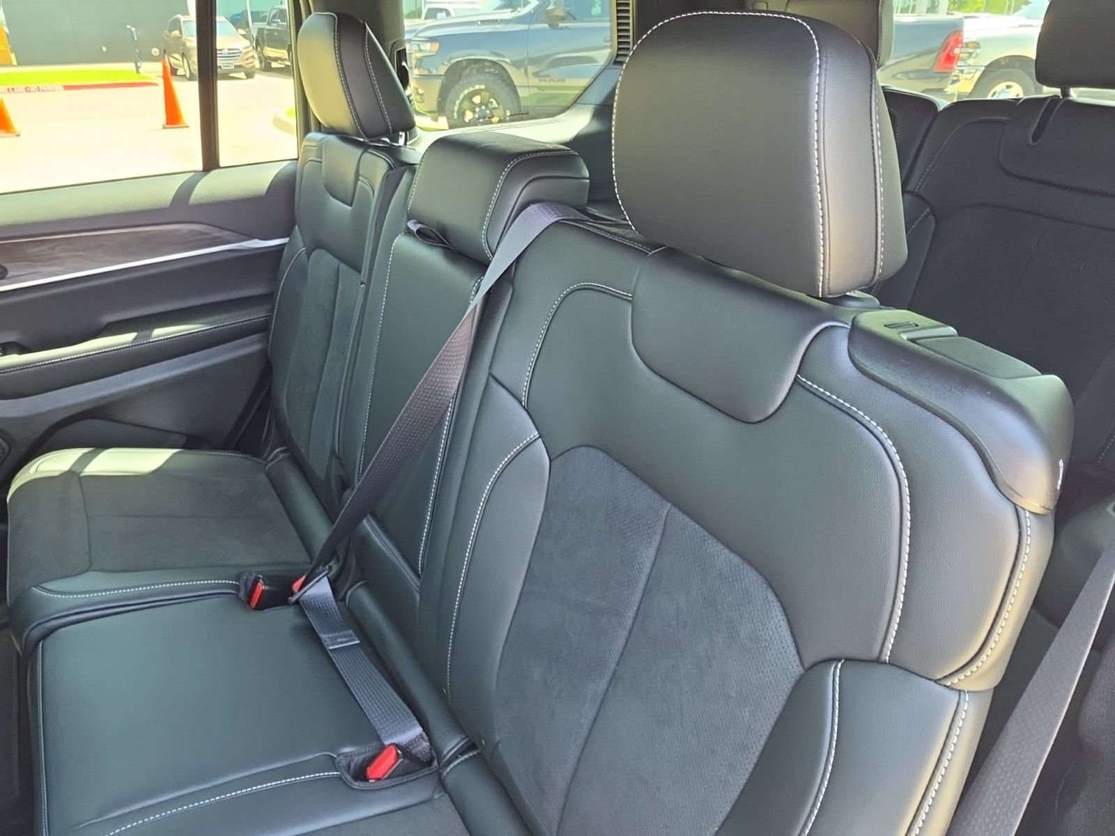 New 2026 Jeep Grand Cherokee L 2WD image 19