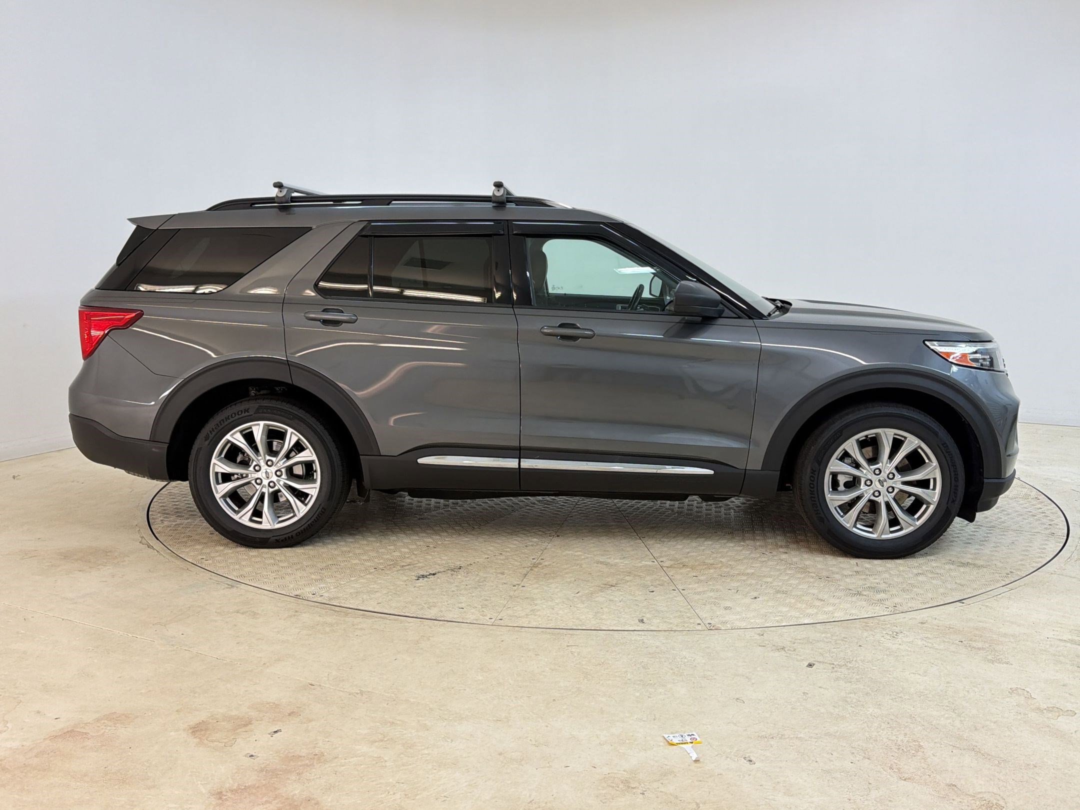 Used 2021 Ford Explorer XLT w/ Equipment Group 202A AWD/4WD image 8