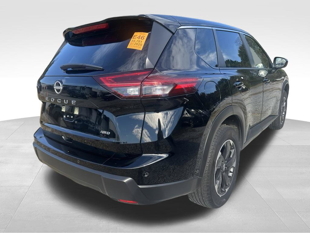 Used 2025 Nissan Rogue SV AWD/4WD image 8
