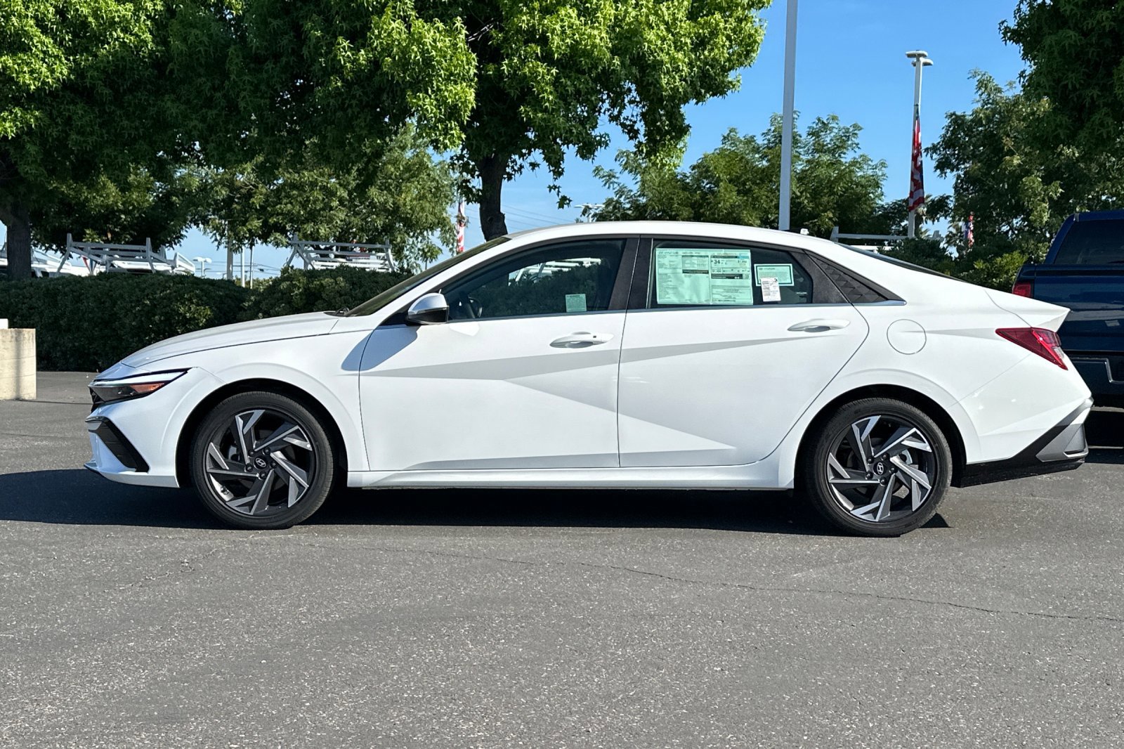 New 2026 Hyundai Elantra Limited FWD image 7