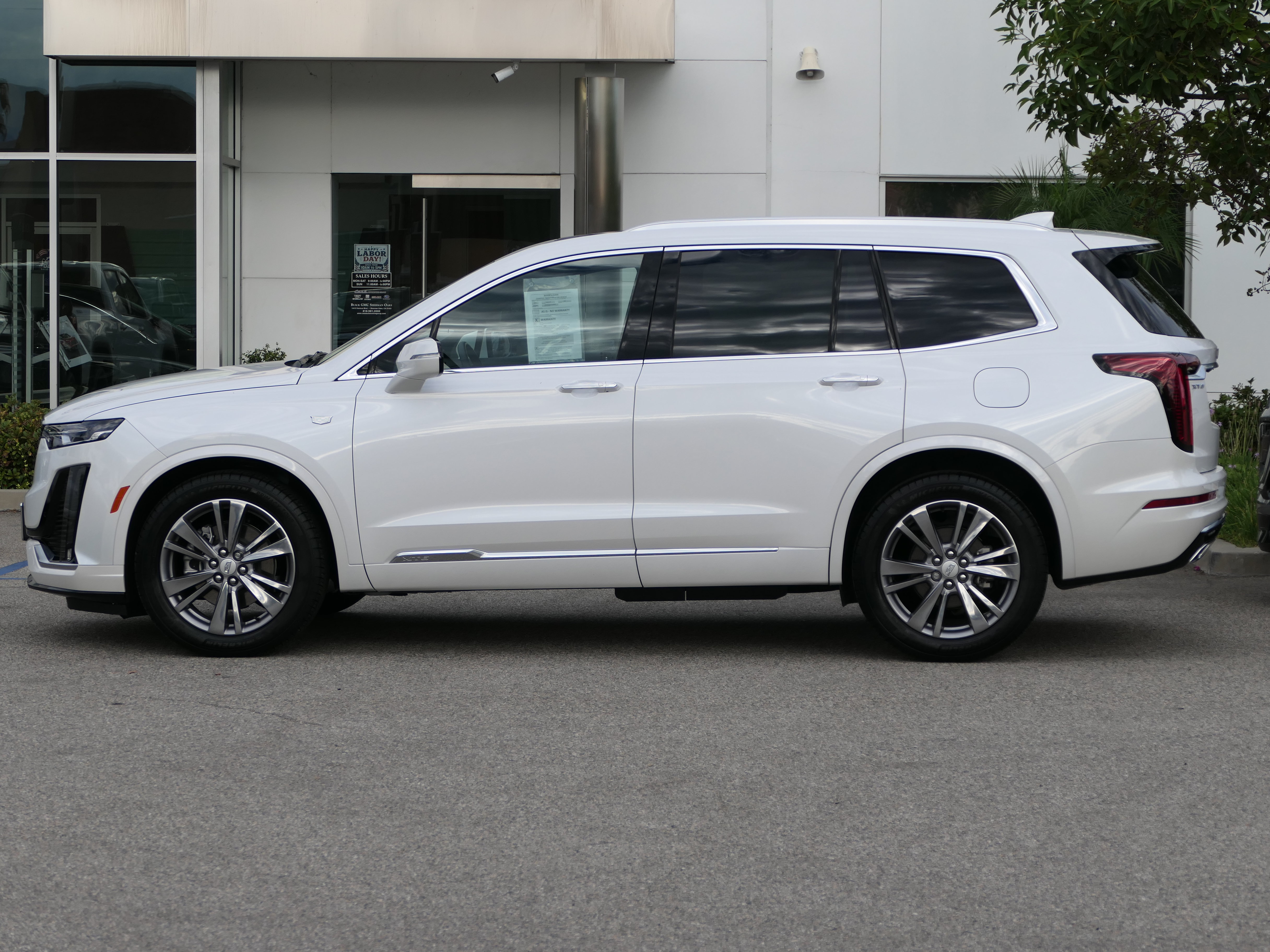 New 2025 Cadillac XT6 Premium Luxury FWD image 2