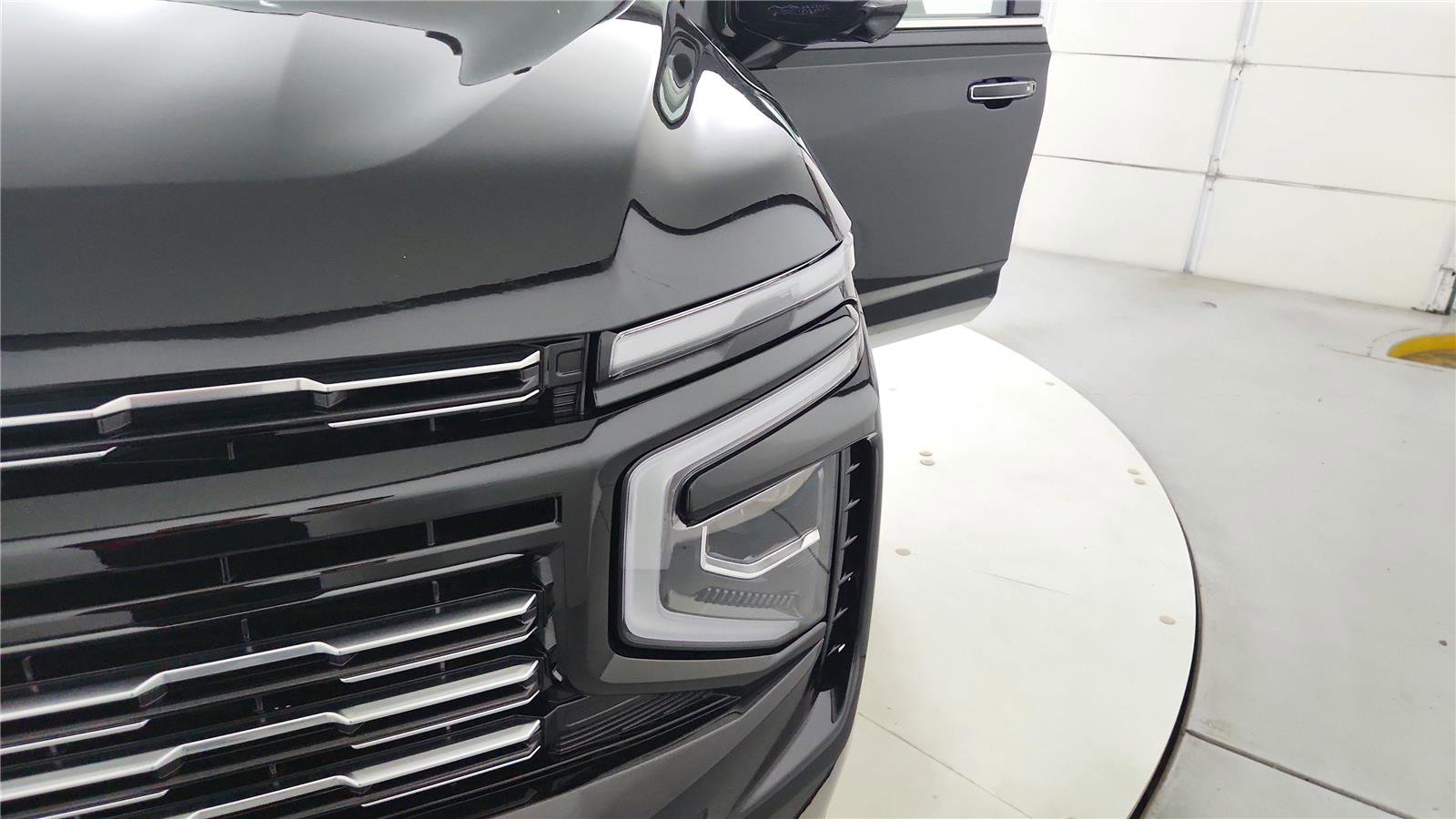 Used 2025 Chevrolet Tahoe High Country image 34