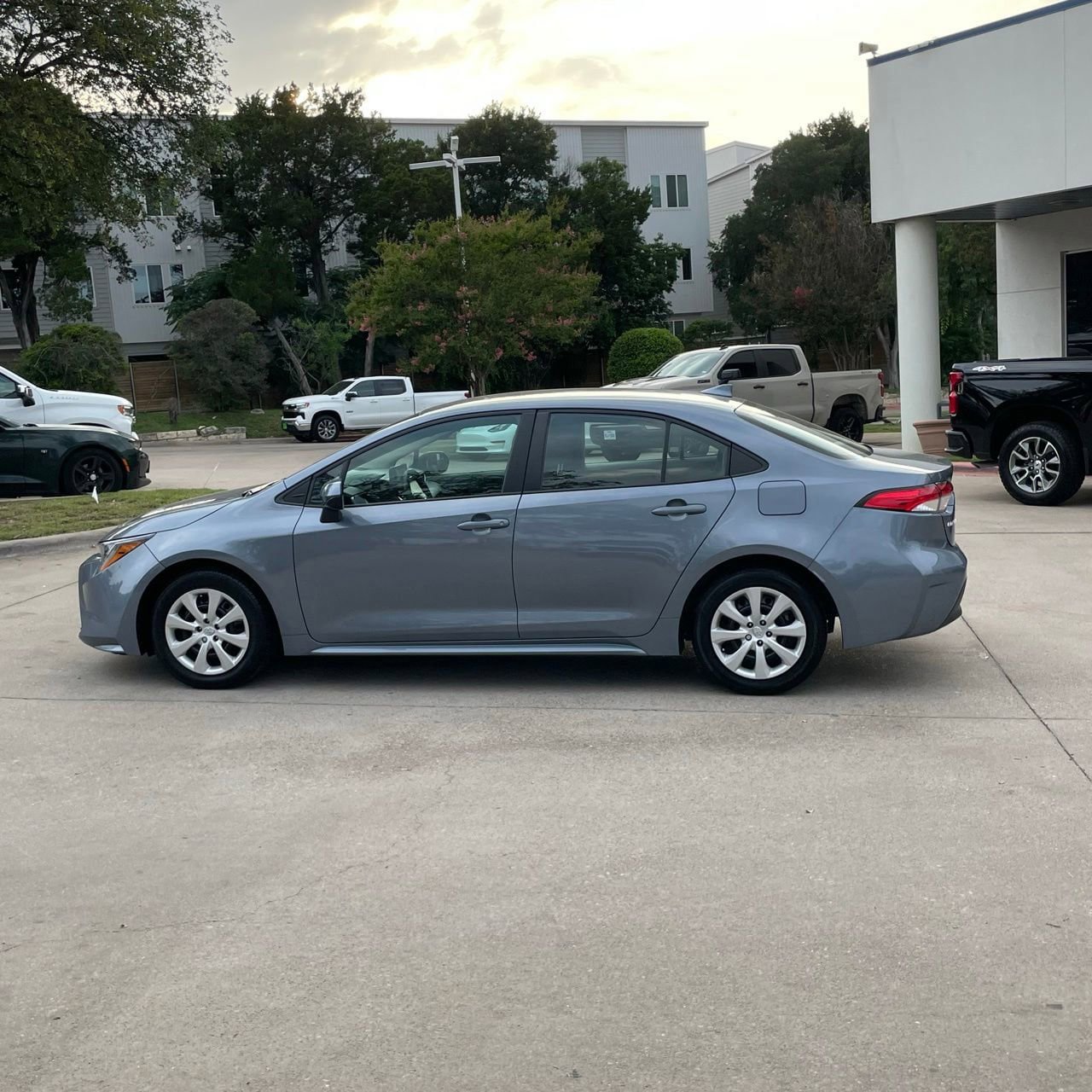 Used 2024 Toyota Corolla LE FWD image 2